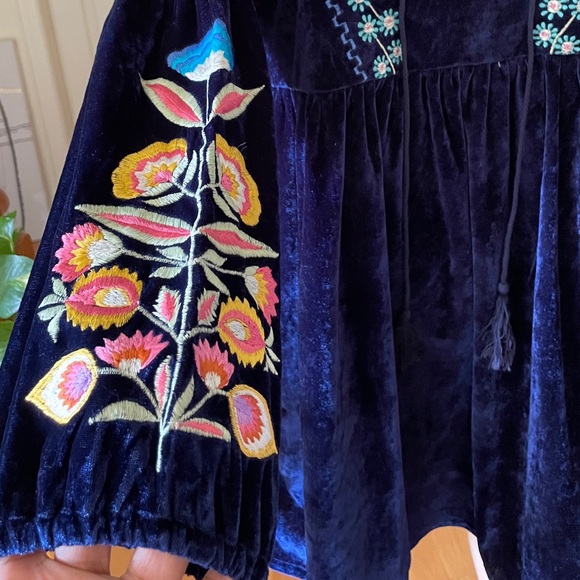 NWT Navy Velvet Embroidered Dress Size Small/Medium - Picture 4 of 8